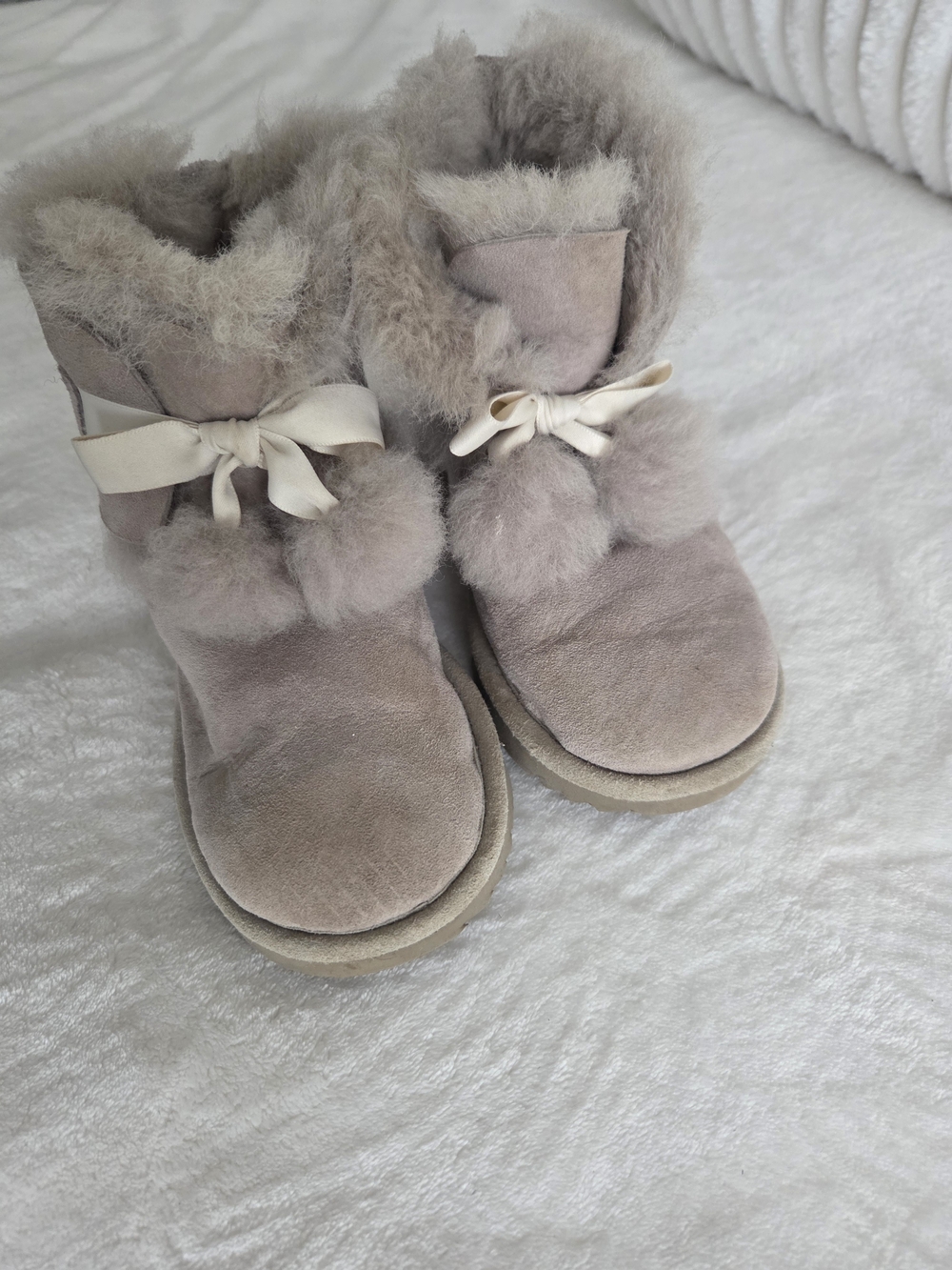 UGG Girls Suede Shearling Boots with Bow And Pom-Poms - Light Gray